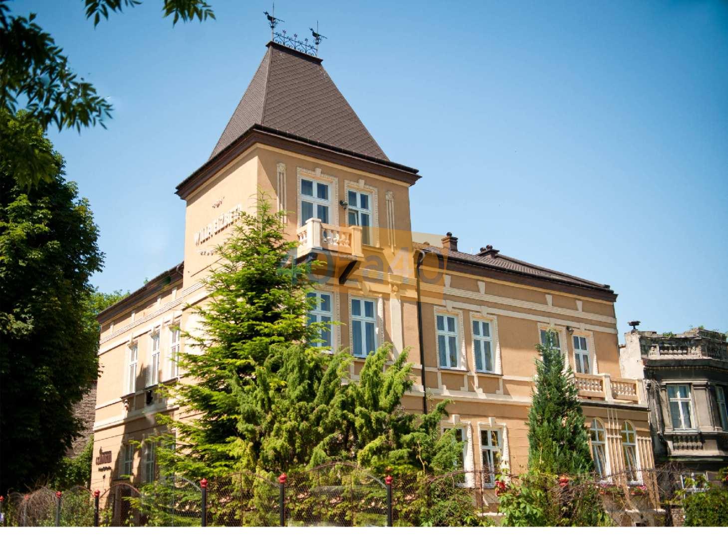 Dom na sprzedaż678 m2